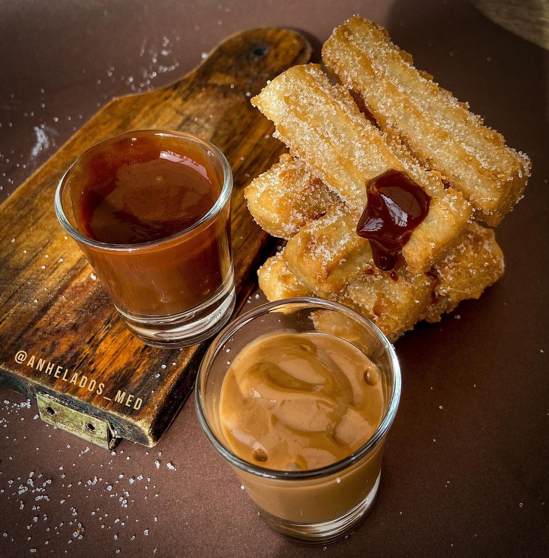 Con apenas 14 años montó empresa y así se paga sus libros 2 Con apenas 14 años montó empresa y así se paga sus libros En la casa de Sheylla Quintero siempre hay un olor dulce, exactamente a churros, esos deliciosos pasteles que para muchos son el postre perfecto después de almuerzo. Lo mejor de la historia es que son preparados por ella misma, una niña de 14 años, quien tiene muy claro que quiere ser independiente para ganarse la vida.
