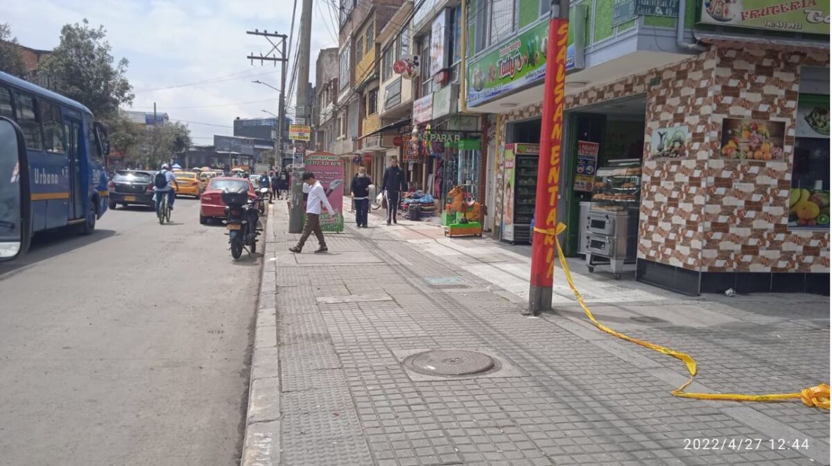 Balean a mensajero en Kennedy Central Minutos antes de que el reloj marcara las 7 de la noche del lunes, un bicitaxi negro se estacionó en un parque contiguo a la Calle 40 sur con Transversal 73F, en un sector comercial de Kennedy Central.