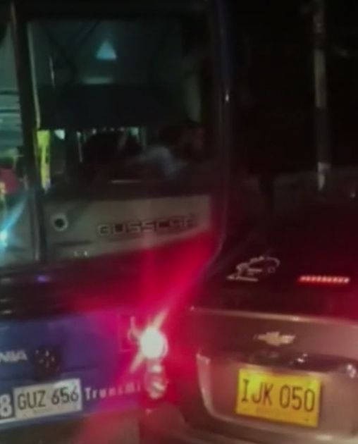 En medio de discusión, conductor de SITP se le fue encima a un carro particular Un nuevo hecho de intolerancia se presentó en la localidad de Suba, donde, en medio de una discusión, el conductor de un bus del SITP decidió a propósito chocar a un carro particular que no le daba paso.