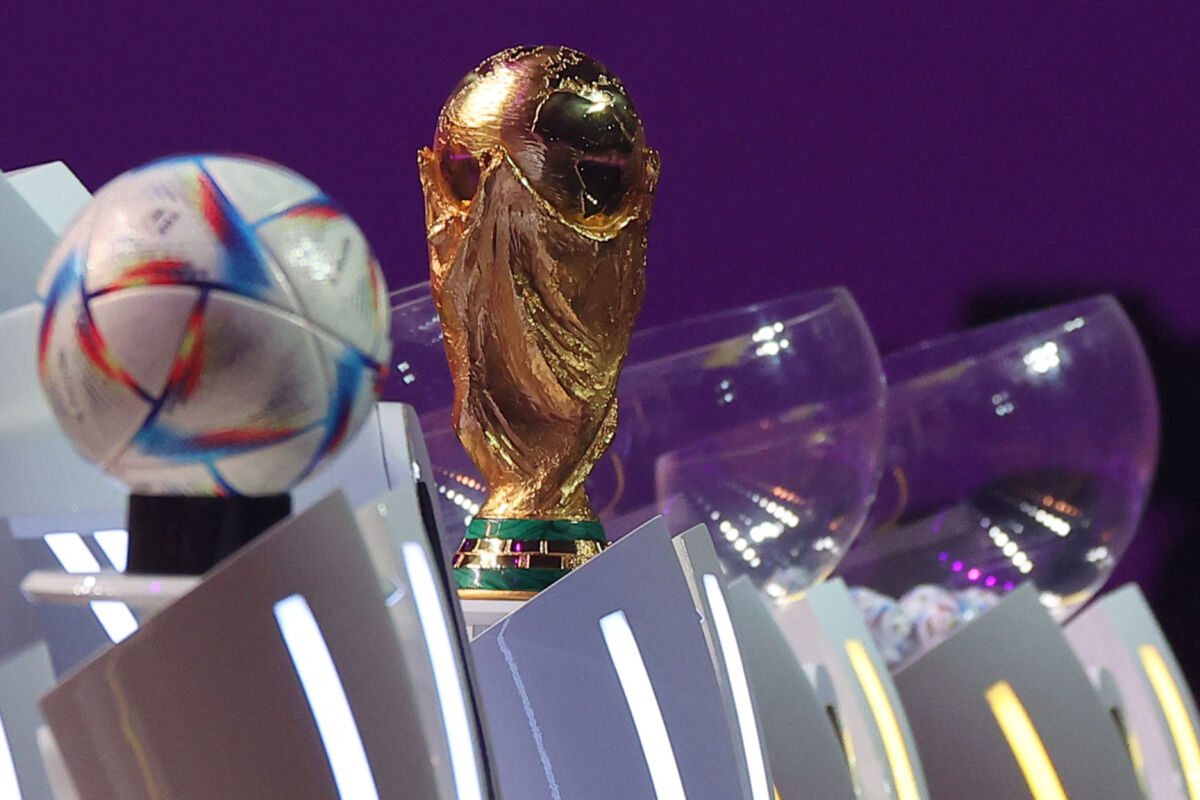 FIFA lanzó plataforma gratis para ver fútbol en vivo La FIFA anunció este martes el lanzamiento de&nbsp;FIFA+, una plataforma digital gratuita, que ofrecerá a los aficionados partidos de ligas de todo el mundo en directo, junto a&nbsp;estadísticas, el archivo de fútbol internacional más completo desde 1950 y contenidos originales.