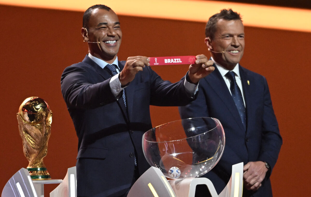 Así quedaron los grupos para el Mundial Ya se conocen las ubicaciones de las 32 selecciones que disputarán el Mundial Catar 2022, que atípicamente se disputará entre noviembre y diciembre del presente año, tras el sorteo celebrado en el país asiático.