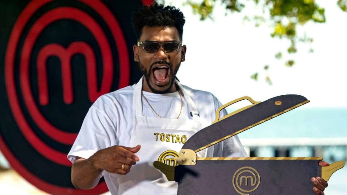 Así reaccionaron los internautas por la salida de Tostao de MasterChef 10 Así reaccionaron los internautas por la salida de Tostao de MasterChef A Carlos Yahanny Valencia Ortiz, mejor conocido como Tostao, el aguacate le jugó una mala pasada en ‘MasterChef’ y eso le costó su estadía en el reality.