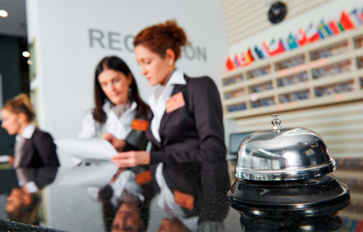 El Sena abrió 6 mil cupos para certificar a trabajadores en turismo Con una atractiva oferta, el Servicio Nacional de Aprendizaje (Sena) abrió 6.000 cupos para certificar a todos esos trabajadores que tengan experiencia en hotelería, turismo o gastronomía. La oferta evaluará y certificará a los aspirantes con base en sus competencias laborales.