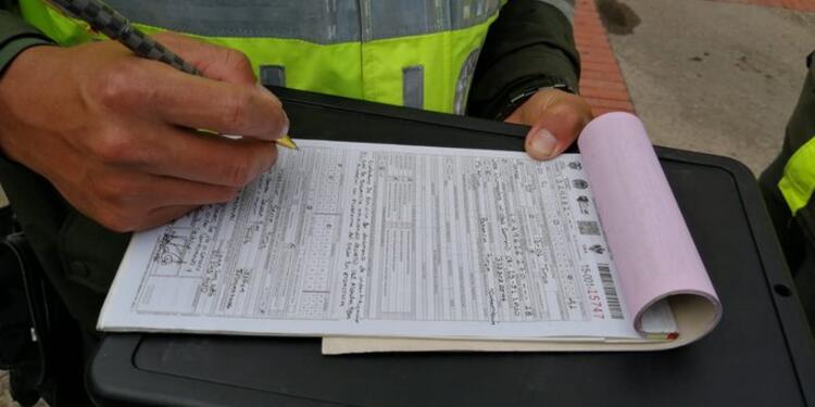 Conozca el paso a paso para descargar el volante de pago de un comparendo 1 Conozca el paso a paso para descargar el volante de pago de un comparendo Con el fin agilizar los tiempos en diferentes trámites de movilidad, hoy en Q'hubo le contamos el paso a paso para que consulte y descargue el volante (o recibo) de pago de un comparendo de manera digital y sin necesidad de usar algún intermediario.