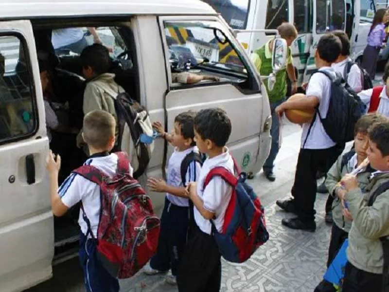 Investigan a 8 empresas de transporte escolar por presuntas irregularidades 1 Investigan a 8 empresas de transporte escolar por presuntas irregularidades La Dirección Nacional de Tránsito y la Superintendencia de Transporte ha llevado a cabo 125 operativos en el territorio nacional en los que han verificado la documentación y las condiciones de 1.704 vehículos de transporte terrestre especial escolar.