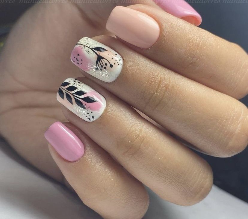 Las uñas ovaladas y colores pasteles de moda Las uñas para las mujeres son esa parte del cuerpo sagrada, la cual se arregla cada 8 o 15 días, o mensualmente, dependiendo su técnica de arreglo.&nbsp;