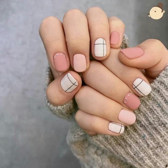 Las uñas ovaladas y colores pasteles de moda Las uñas para las mujeres son esa parte del cuerpo sagrada, la cual se arregla cada 8 o 15 días, o mensualmente, dependiendo su técnica de arreglo.&nbsp;
