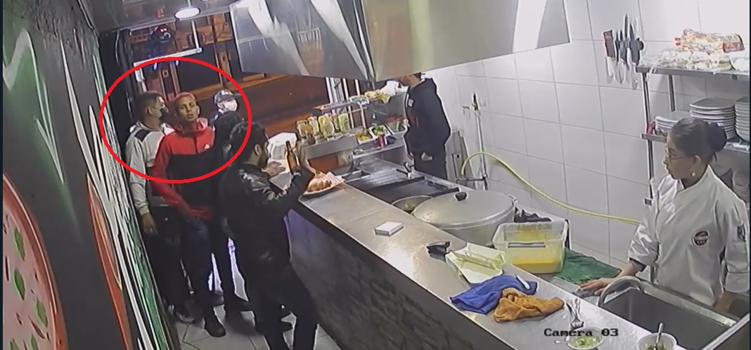 Robo masivo a restaurante en Bosa En horas de la noche se registró un nuevo robo a un establecimiento de comidas rápidas ubicado en el barrio Villa del Río en la localidad de Bosa.
