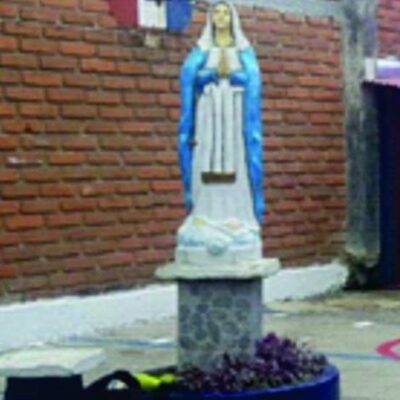 Escultura de Virgen no se dejó mover hasta que le cumplieron una promesa 7 Escultura de Virgen no se dejó mover hasta que le cumplieron una promesa Un peculiar caso se presentó en Anserma (Caldas), donde la escultura de una virgen no se dejó mover del lugar donde estaba hasta que su dueño le prometió que la restauraría, la pondría más bonita y le buscaría un mejor sitio para que su imagen fuera admirada.