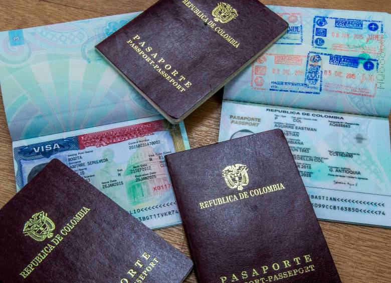 Colombianos ahora podrán viajar al Reino Unido sin visa Un nuevo e importante anuncio hizo el presidente, Gustavo Petro, este lunes, 17 de octubre a través de su cuenta de Twitter, en donde dijo que el Reino Unido retiró la exigencia de visa de turista a los colombianos.