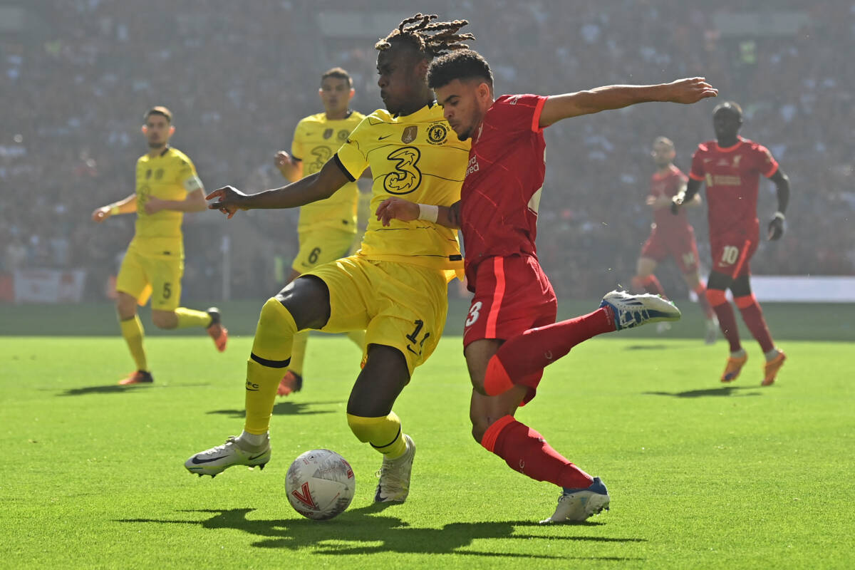 Liverpool, con un 'Lucho' Díaz inspirado, se coronó campeón de la Copa FA 1 Liverpool, con un 'Lucho' Díaz inspirado, se coronó campeón de la Copa FA Al mejor estilo del futbol europeo, reñido hasta el final, se disputó este sábado la gran final de la Copa FA inglesa. El campeón fue el Liverpool de Luis Díaz, quien jugó un partidazo, siendo la gran figura, y celebró su segundo título en ese club. Los Reds se impusieron sobre el Chelsea en penales (6-5), tras igualar sin goles en los 120 minutos de juego. Ganaron su novena copa.