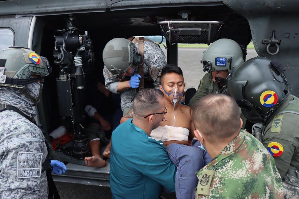 Ataque de explosivos en el Meta deja 14 heridos 1 Ataque de explosivos en el Meta deja 14 heridos El Ejército confirmó que son 14 los militares heridos en un ataque con explosivos a un batallón de desminado que se desplazaba en cercanías al municipio de Vista Hermosa, Meta.