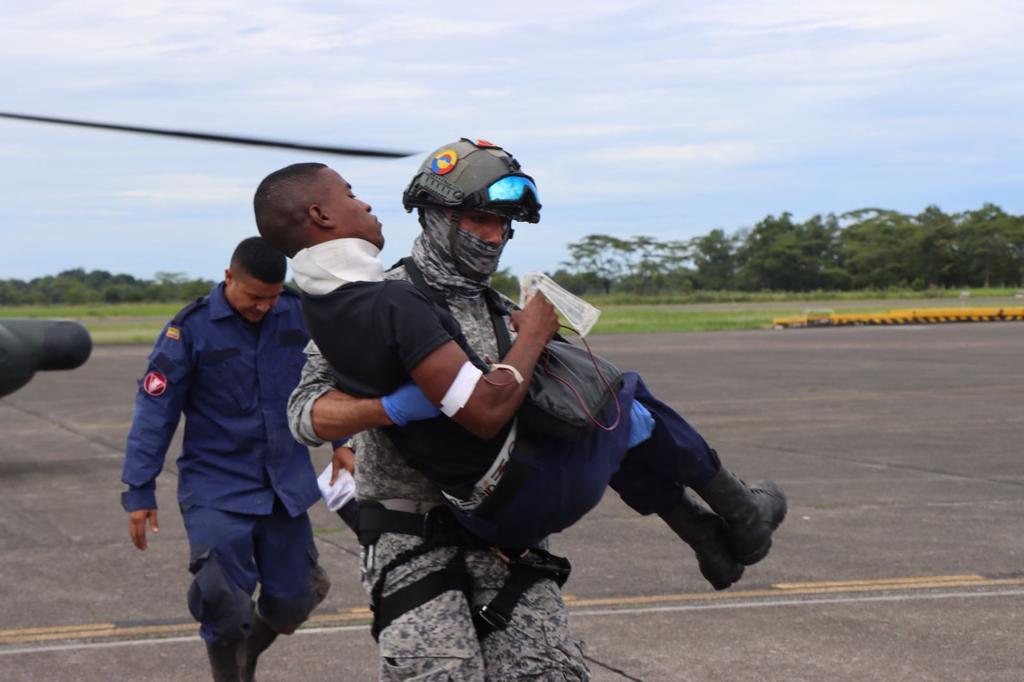 Ataque de explosivos en el Meta deja 14 heridos 2 Ataque de explosivos en el Meta deja 14 heridos El Ejército confirmó que son 14 los militares heridos en un ataque con explosivos a un batallón de desminado que se desplazaba en cercanías al municipio de Vista Hermosa, Meta.
