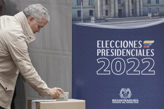"Colombianos demostraron la solidez de nuestra democracia": Duque 1 "Colombianos demostraron la solidez de nuestra democracia": Duque El presidente de la República, Iván Duque, destacó que la jornada electoral de este domingo, en la que Gustavo Petro y Rodolfo Hernández pasaron a segunda vuelta, transcurrió en calma y con una alta participación.
