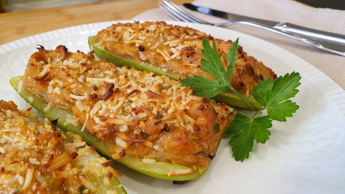 Calabacines rellenos de atún: Rico, barato y nutritivo A$900 está valorada esta semana la libra de calabacín en la capital del país, un alimento que además de economía, aporta un gran valor nutricional. Una buena opción en época de encarecimiento de la canasta familiar.