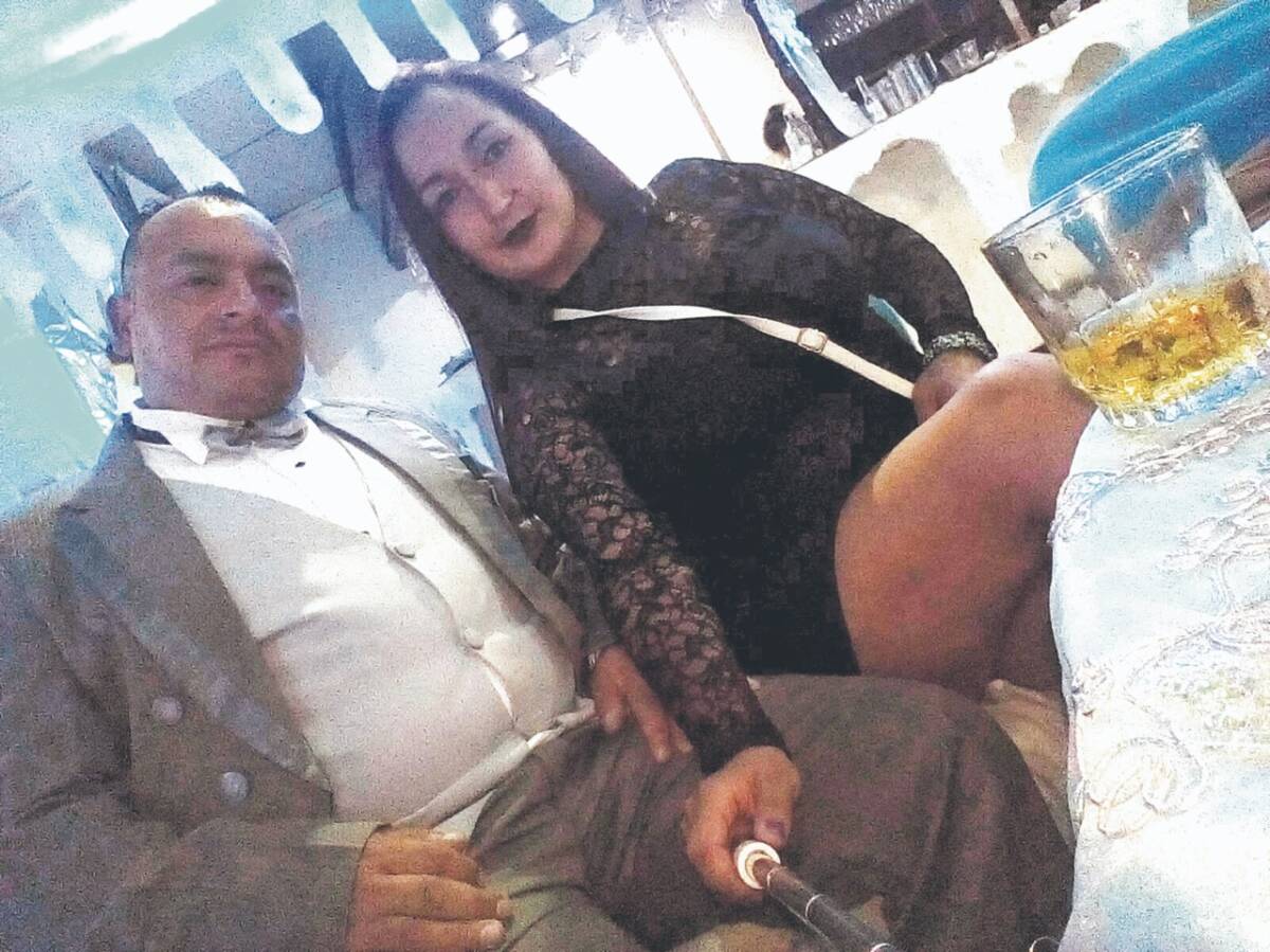 Camino a un funeral hombre encontró su muerte 1 Camino a un funeral hombre encontró su muerte Una pareja de esposos estaba de luto e iba para un funeral. Hombre y mujer se disponían a despedir a un conocido que días antes había fallecido, así que decidieron salir a la puerta de su casa para rezar un Rosario y pedir por el alma del hombre que estaba a punto de ser sepultado. Era el mediodía del jueves 5 de mayo.