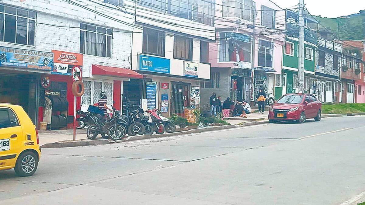 Cogieron a tiros al 'Conejo' en Rafael Uribe 1 Cogieron a tiros al 'Conejo' en Rafael Uribe La madrugada de ayer una partida de sicarios cometieron un descarado crimen en una calle principal del barrio Bochica Sur (Rafael Uribe Uribe). La víctima fue un joven que no pasaba de los 30 años de edad y que era conocido en el barrio por su característico apodo: ‘Conejo’.