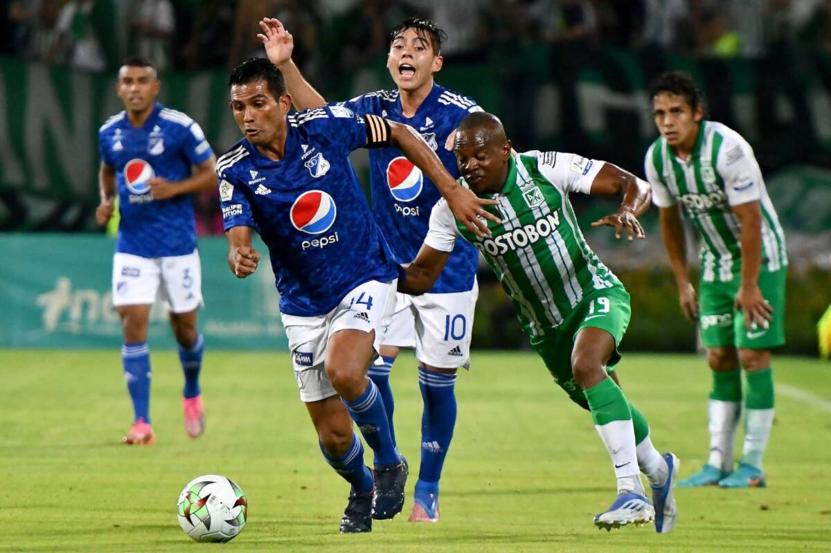 Empate de Millos con Nacional en partidazo Durante el segundo tiempo, Millonarios mantuvo su disciplina con jugadas de triangulación y pases entre lineas y se la puso bastante complicada al onceno verde. En el minuto 52, por ejemplo, hubo un balón al palo luego de un cabezazo de Llinás. 