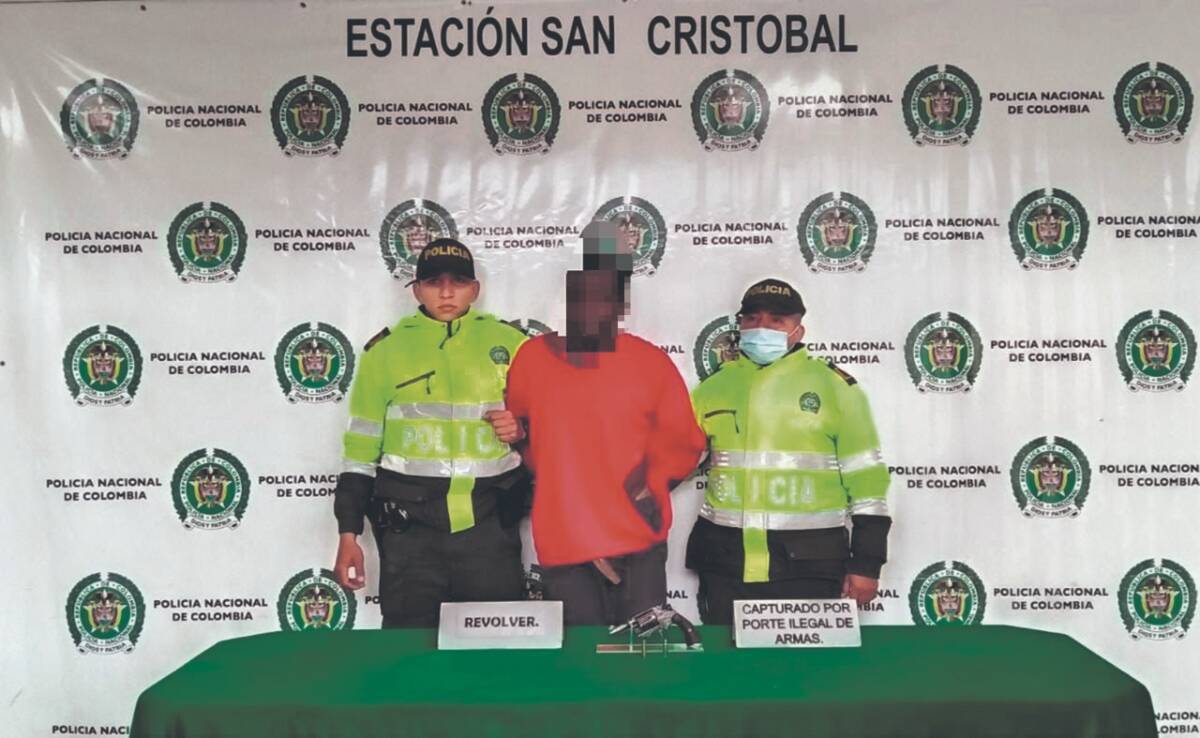 En San Cristóbal inquilino mató al 'paisita' 1 En San Cristóbal inquilino mató al 'paisita' En horas de la mañana de este viernes, la comunidad en el barrio Santa Rosa, en San Cristóbal, vivió un aterrador momento cuando escucharon el sonido de unas detonaciones. En el momento en que salieron a mirar qué había ocurrido, se dieron cuenta de que un hombre de 62 años había sido asesinado al interior de una vivienda.
