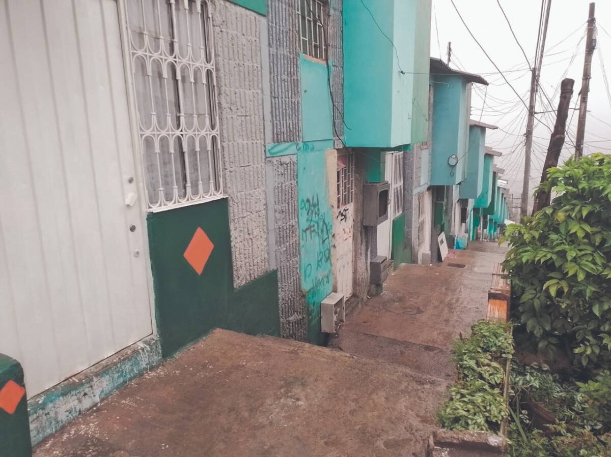 En San Cristóbal inquilino mató al 'paisita' En horas de la mañana de este viernes, la comunidad en el barrio Santa Rosa, en San Cristóbal, vivió un aterrador momento cuando escucharon el sonido de unas detonaciones. En el momento en que salieron a mirar qué había ocurrido, se dieron cuenta de que un hombre de 62 años había sido asesinado al interior de una vivienda.