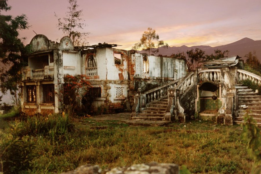 Pille el hotel de Fusagasugá que operó como ‘campo de concentración' 10 Pille el hotel de Fusagasugá que operó como ‘campo de concentración' Entre 1944 y 1945, período en el cual la Segunda Guerra Mundial estaba llegando a su fin, el hotel Sabaneta, ubicado en Fusagasugá , se convirtió en un campo de concentración.