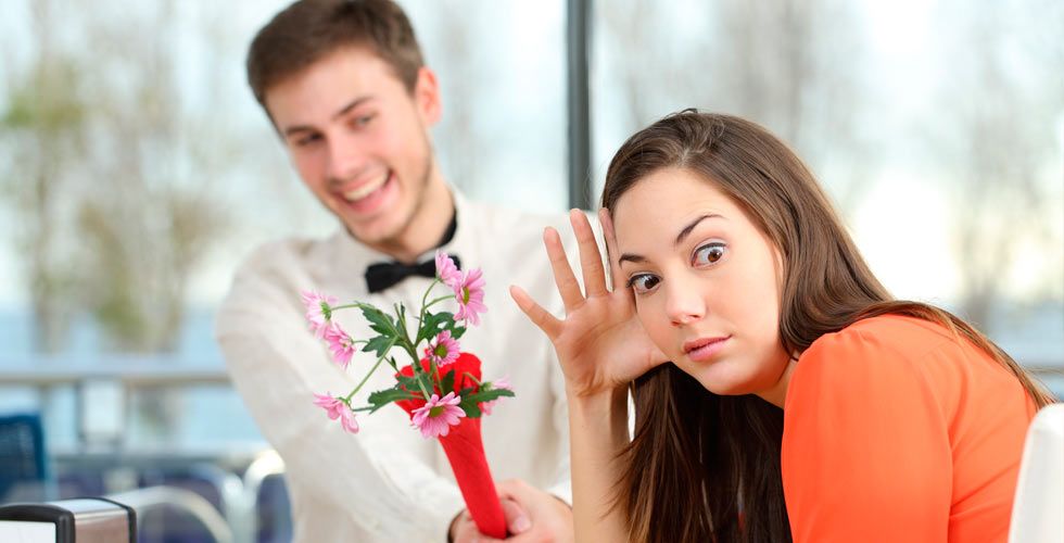 Estos son los errores más comunes a la hora de conquistar ¿Problemas a la hora de 'levantar' a la mujer o al hombre que te gusta? Atiende estos consejos por si estás fallando en alguno.