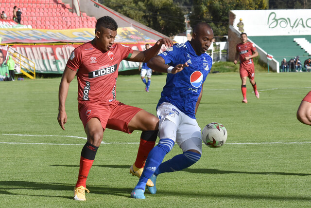 Millonarios ganó en Tunja y no hay quien lo baje de la cima de la Liga 1 Millonarios ganó en Tunja y no hay quien lo baje de la cima de la Liga Con un agonizante resultado en el estadio La Independencia de Tunja (Boyacá), este domingo Millonarios se llevó una importante victoria como visitante por 1-2 frente a Patriotas. Un resultado que deja al equipo de Alberto Gamero como uno de los líderes de la Liga.