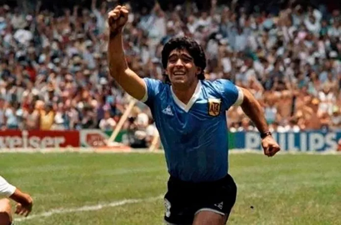 ¿Pagaría 9,3 millones de dólares por una camiseta de Maradona? Le contamos quién lo hizo La camisa que uso Diego Armando Maradona en el partido contra Inglaterra en el mundial del 86 fue subastada en una alta suma de dinero.