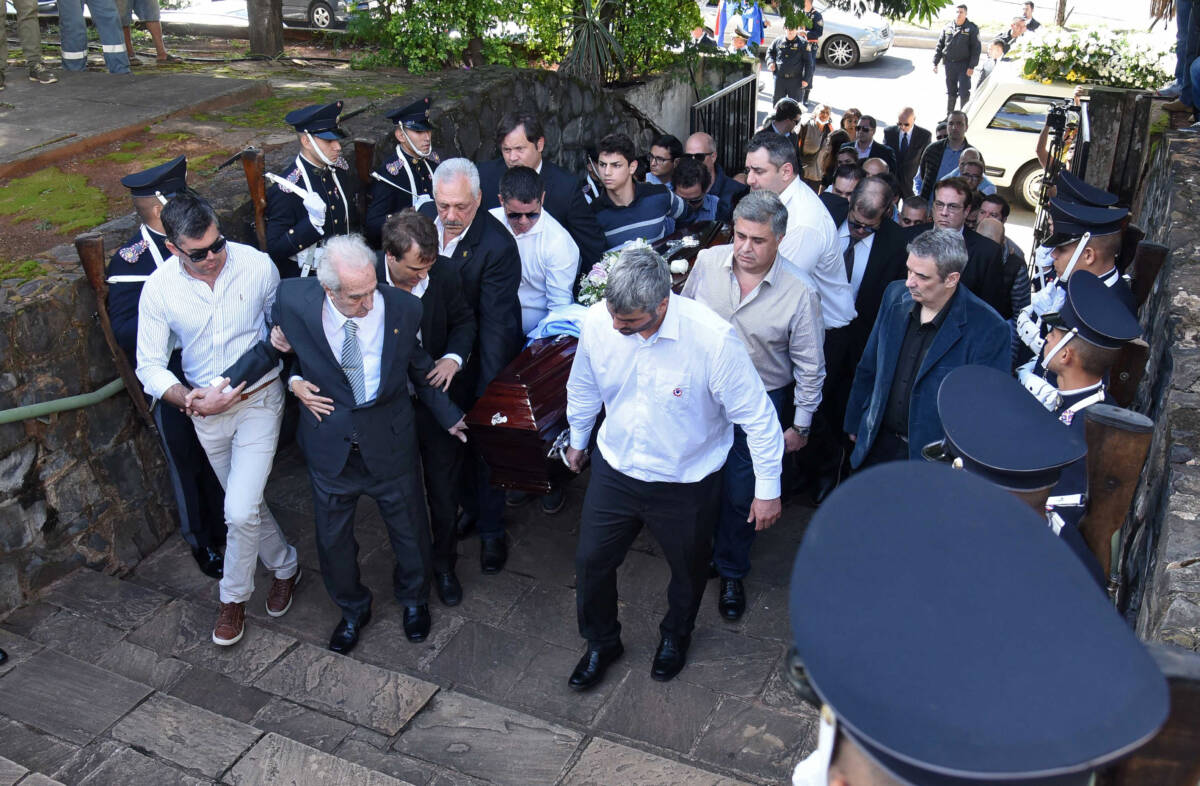 Así fue el funeral del fiscal Pecci en Paraguay 1 Así fue el funeral del fiscal Pecci en Paraguay Con homenajes en sus lugares preferidos (el club de fútbol, el colegio y la estación de bomberos), Paraguay despidió este domingo a Marcelo Pecci, el fiscal contra el crimen organizado de 45 años que fue asesinado por sicarios en Colombia debido "a su honestidad".