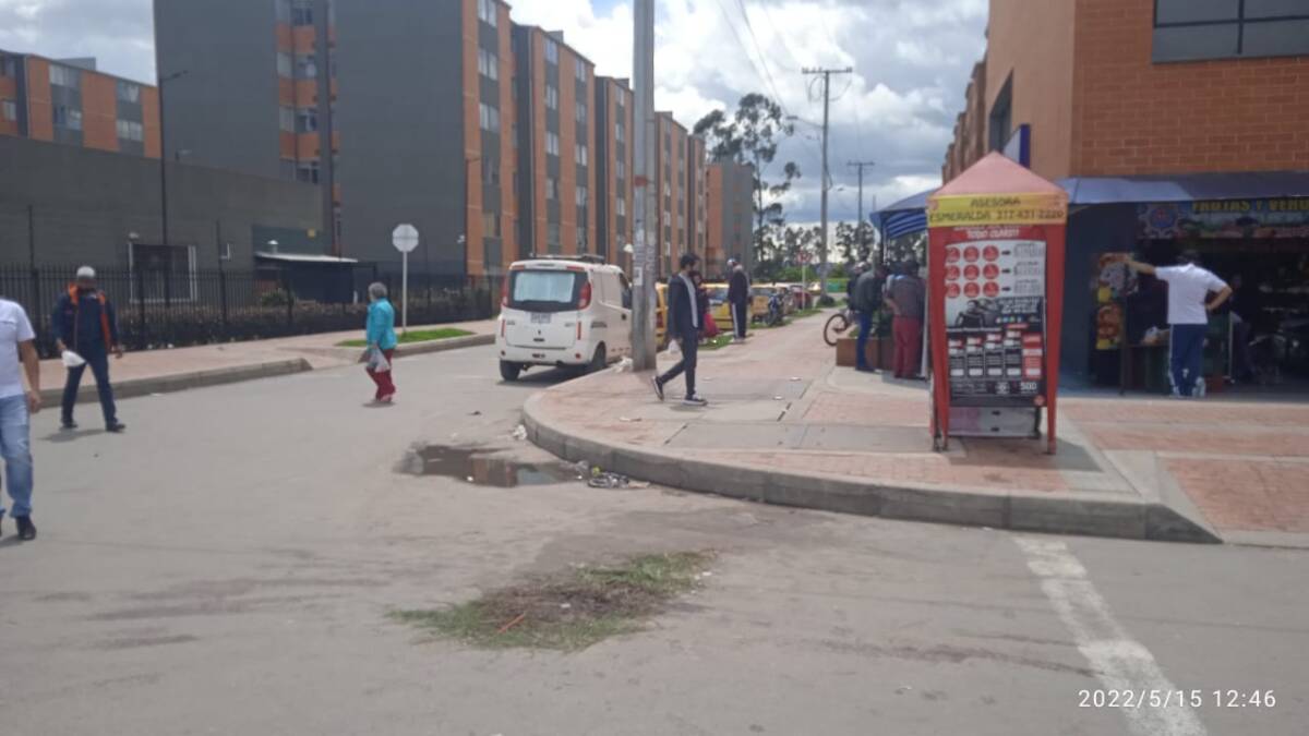 Matan a dueño de caseta en Bosa El Recreo Un montón de pasto amaneció ayer sobre el punto donde cayó herido un joven reconocido por tener una caseta de venta de cigarrillos y otros menesteres, en el sector de Parques de Bogotá, en Bosa. La misma gente, por respeto y pudor a la temible escena, puso ese pasto para tratar de olvidar la bochornosa tarde del sábado, día en que asesinaron a un joven y dejaron otro herido.