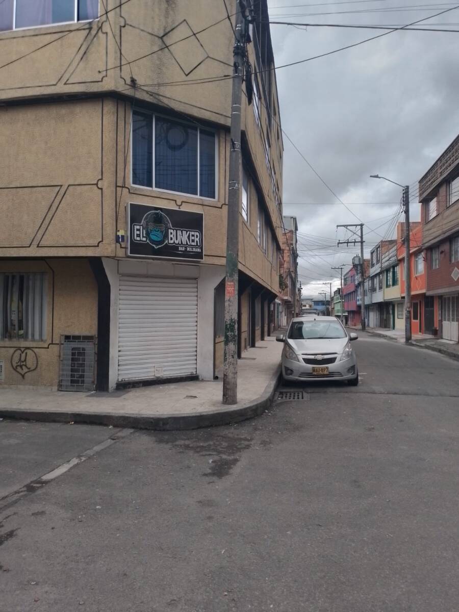 Dolor por la muerte de Fernando en Kennedy 3 Dolor por la muerte de Fernando en Kennedy A doña Damarys le arrebataron una parte de su vida cuando en medio de un hecho de intolerancia un sujeto le clavó dos puñaladas a su hijo mayor, Fernando Jérez Peña, y le causó la muerte.