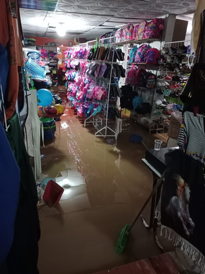 Fuertes lluvias generar desbordamiento de un río en Pacho 6 Fuertes lluvias generar desbordamiento de un río en Pacho En la ultimas horas se conoció la difícil situación que atraviesa el munición de Pacho, Cundinamarca, por el desbordamiento de un río y varias quebradas a causa de las fuertes lluvias que afronta este sector del país.