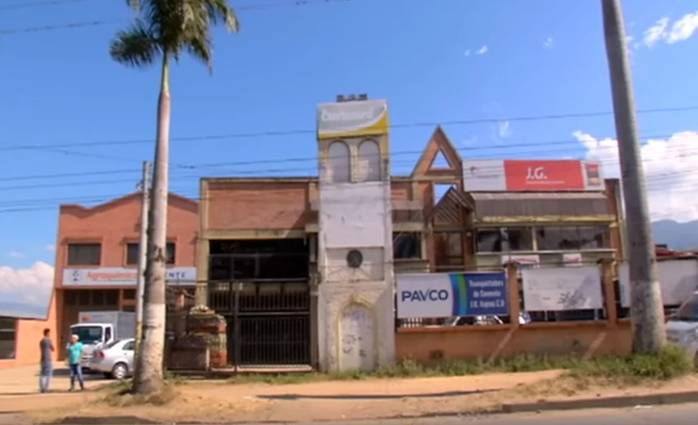 Pille el hotel de Fusagasugá que operó como ‘campo de concentración' 2 Pille el hotel de Fusagasugá que operó como ‘campo de concentración' Entre 1944 y 1945, período en el cual la Segunda Guerra Mundial estaba llegando a su fin, el hotel Sabaneta, ubicado en Fusagasugá , se convirtió en un campo de concentración.