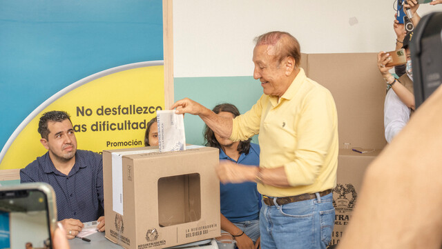 Así votaron los candidatos Los candidatos a la presidencia Rodolfo Hernández, de la Liga de Gobernantes, y Sergio Fajardo, de la coalición Centro Esperanza, fueron los primeros aspirantes a la Casa de Nariño en asistir este domingo a ejercer su derecho al voto. Posteriormente lo hizo el candidato por el Pacto Histórico, Gustavo Petro, en Bogota.