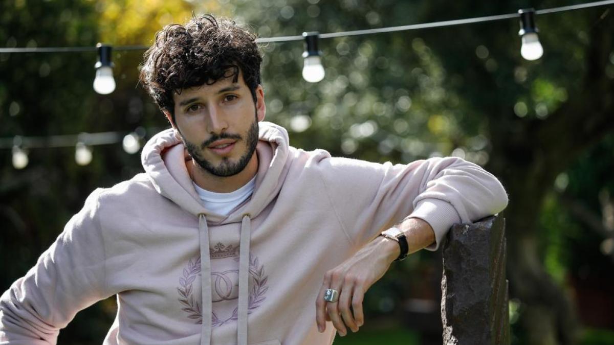 Por todo lo alto: Sebastían Yatra lanzó nuevo álbum Sebastián Yatra marca el tono de las fiestas de este verano celebrando el lanzamiento de 'Dharma+', el álbum deluxe.