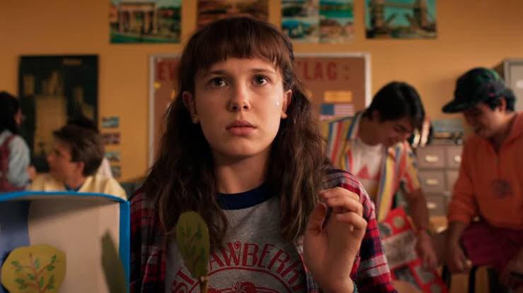‘Stranger Things’, otra vez, es el fenómeno de Netflix El estreno de la cuarta temporada de la serie de Netflix ‘Stranger Things’ ha sido un fenómeno. Solo un día después de su estreno, que fue este viernes, 27 de mayo, seguía siendo uno de los temas virales en Twitter, donde, sobre las 3:30 de la tarde de este sábado, registraba 136.000 tweets.