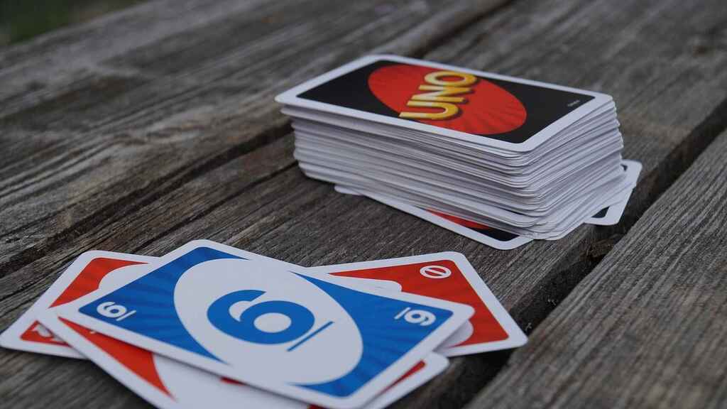 Condenado por dispararle a su amigo mientras jugaban UNO Un grupo de amigos se encontraban en una fiesta cuando un hombre le disparó a otro mientras jugaban UNO.