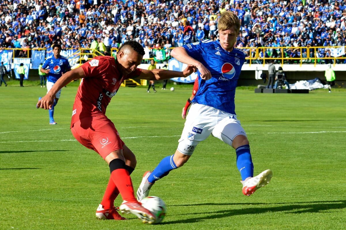 Millonarios ganó en Tunja y no hay quien lo baje de la cima de la Liga 2 Millonarios ganó en Tunja y no hay quien lo baje de la cima de la Liga Con un agonizante resultado en el estadio La Independencia de Tunja (Boyacá), este domingo Millonarios se llevó una importante victoria como visitante por 1-2 frente a Patriotas. Un resultado que deja al equipo de Alberto Gamero como uno de los líderes de la Liga.