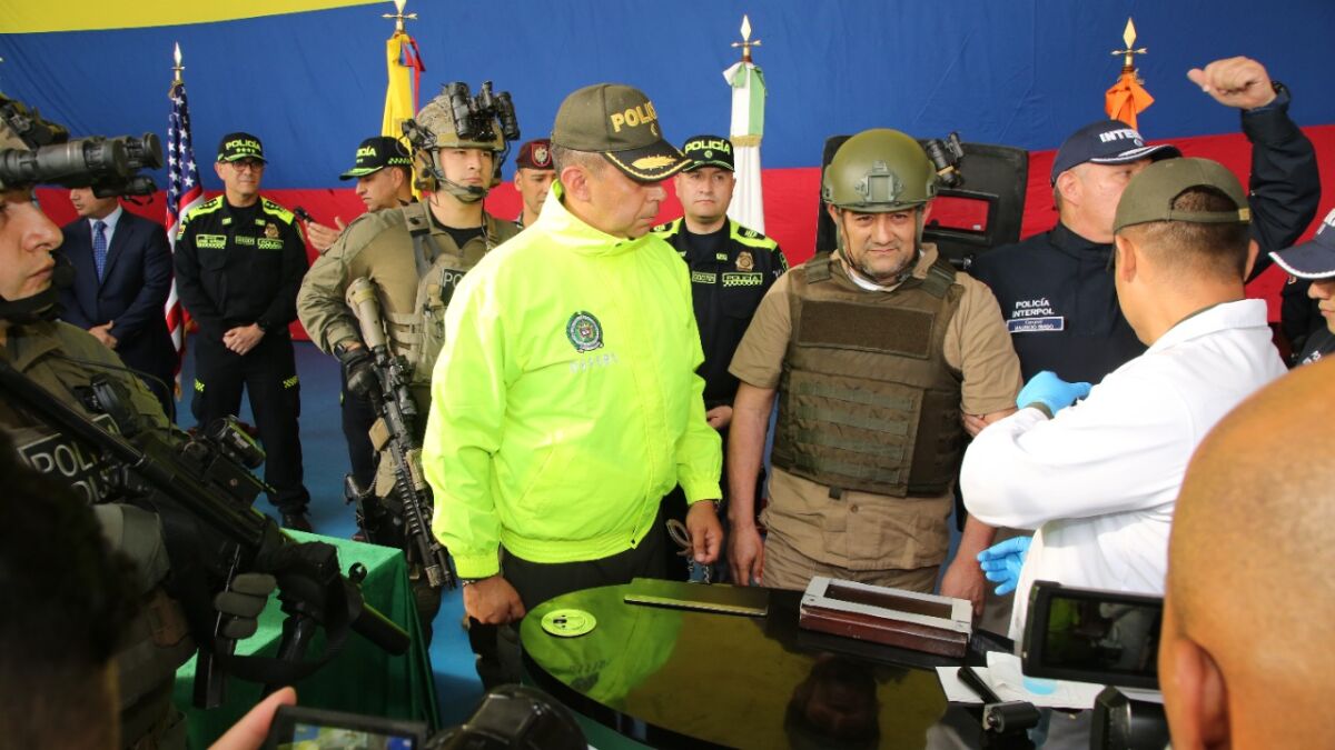 ¿Qué pasará con los procesos de Otoniel en Colombia tras su extradición? 'Otoniel', extraditado en la tarde de este miércoles, en medio de estrictas medidas de seguridad, deja en Colombia más de 100 procesos activos y muchas verdades por revelar.