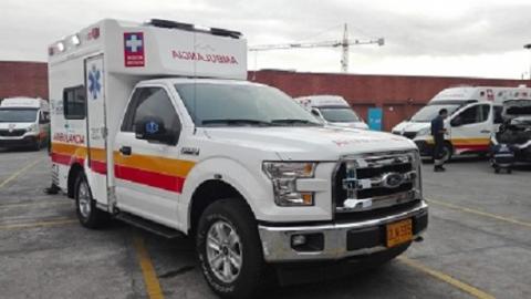 Ciclista en estado crítico luego de ser atropellada por tres motos en Teusaquillo Recientemente se conoció que una joven ciclista se encuentra en estado crítico luego de ser atropellada por tres motociclistas que invadieron el carril de TransMilenio en la localidad de Teusaquillo.