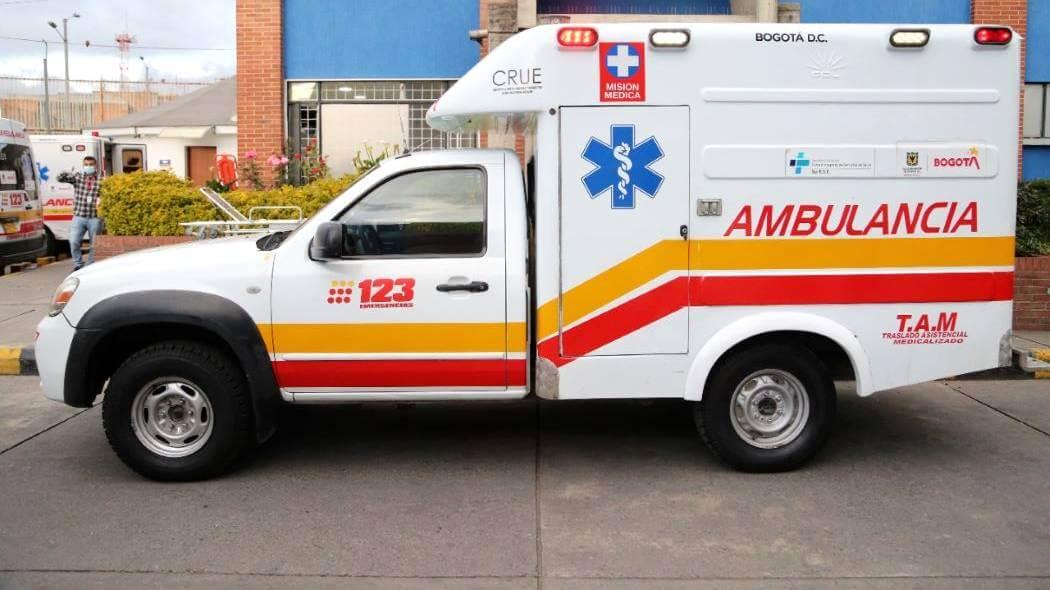 Roban equipos médicos de ambulancia que atropelló a un perrito 1 Roban equipos médicos de ambulancia que atropelló a un perrito En las últimas horas se conoció que una ambulancia fue atacada por la comunidad en la localidad de Kennedy, luego que infortunadamente atropellaran a un perrito cuando acudían a atender una emergencia.