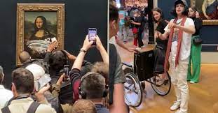 Hombre disfrazado de mujer y en silla de ruedas lanzó pastel a la 'Mona Lisa' 4 Hombre disfrazado de mujer y en silla de ruedas lanzó pastel a la 'Mona Lisa' Un hombre que iba disfrazado de mujer, con peluca y en silla de ruedas ha lanzado un pastel contra el retrato de 'La Gioconda' de Leonardo da Vinci expuesta en el Museo del Louvre de París. La pintura estaba protegida por un cristal, por lo que no ha sufrido daños.