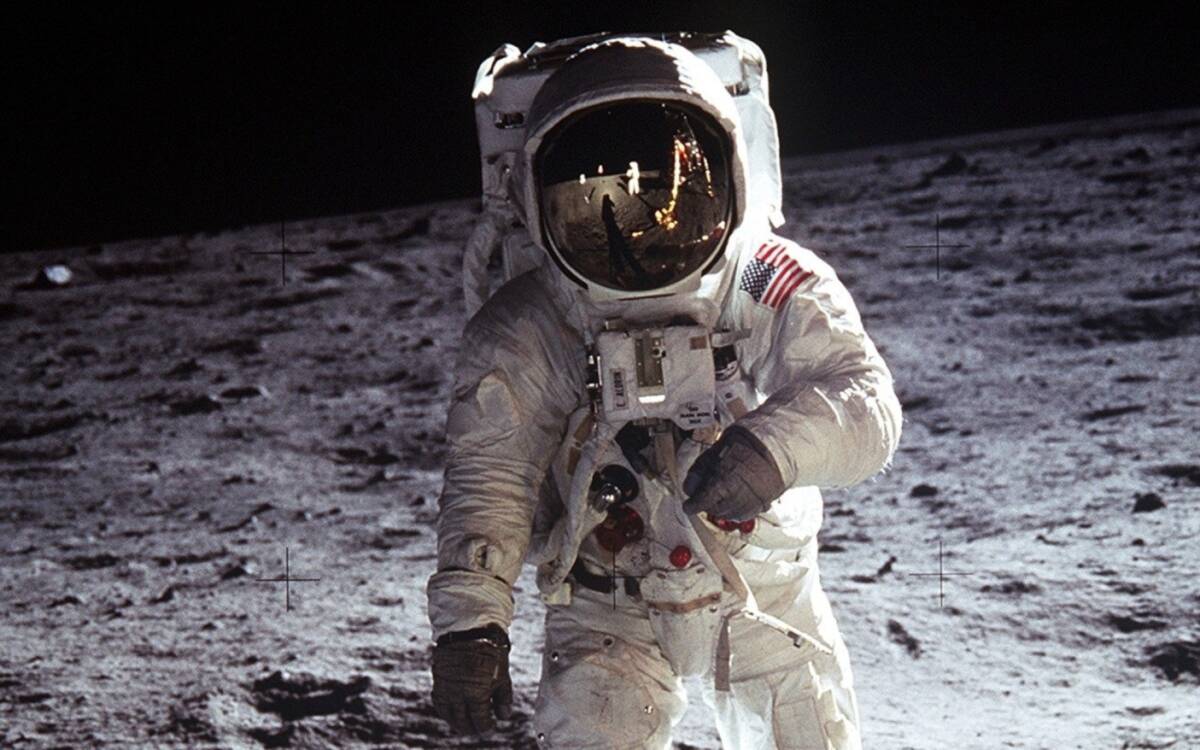 Colombia también viajará a la Luna Colombia tendrá la oportunidad de comenzar a incursionar en el espacio gracias a una importante alianza que selló el Gobierno ayer con la Nasa (agencia espacial gringa). Gracias a este pacto, nuestro país participará en la misión Artemisa, mediante la cual se buscará que el ser humano vuelva a pisar la Luna tras 47 años sin hacerlo.