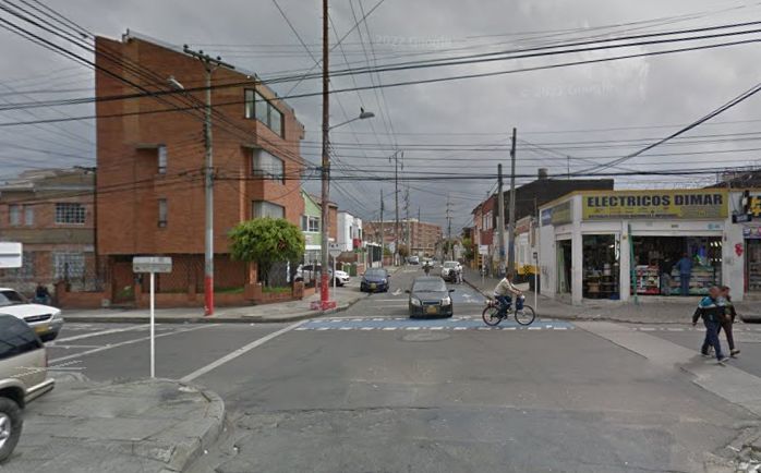 Balean a Luis a la medianoche en Barrios Unidos Si sus pisadas estaban siendo seguidas o no, es lo que nadie sabe acerca de Luis Agudelo, un hombre de 49 años de edad que fue hallado moribundo en una solitaria calle de la localidad de Barrios Unidos. A la medianoche el hombre cruzaba la esquina de la Calle 66 con Carrera 15, cuando fue interceptado por un sujeto que le propinó un tiro en la cabeza sin mediar palabra.