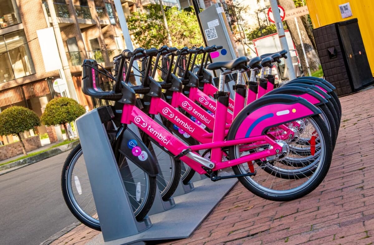 Empezó prueba piloto de las bicicletas compartidas 1 Empezó prueba piloto de las bicicletas compartidas Este miércoles empezó la prueba piloto en las estaciones que harán parte del Sistema de Bicicletas Compartidas de Bogotá, que estarán ubicadas en la Calle 87 con Carrera 15 y en el Parque El Virrey.
