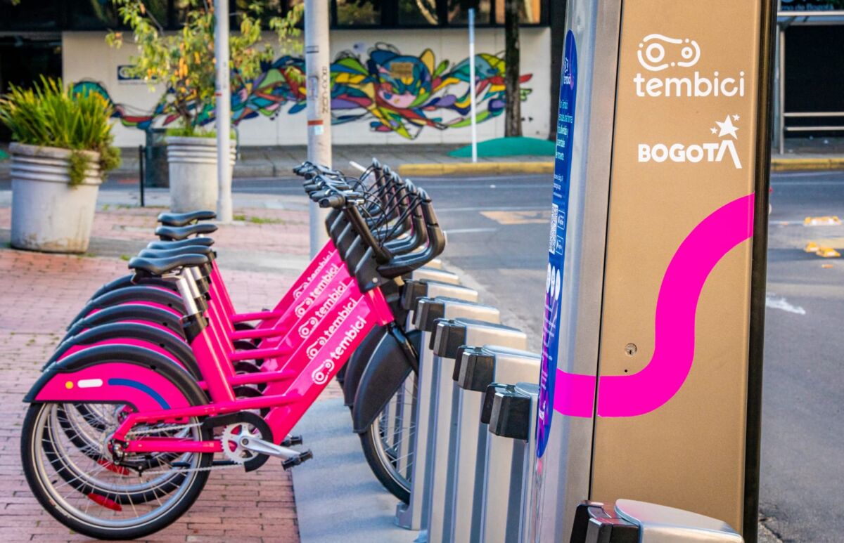 Empezó prueba piloto de las bicicletas compartidas 3 Empezó prueba piloto de las bicicletas compartidas Este miércoles empezó la prueba piloto en las estaciones que harán parte del Sistema de Bicicletas Compartidas de Bogotá, que estarán ubicadas en la Calle 87 con Carrera 15 y en el Parque El Virrey.