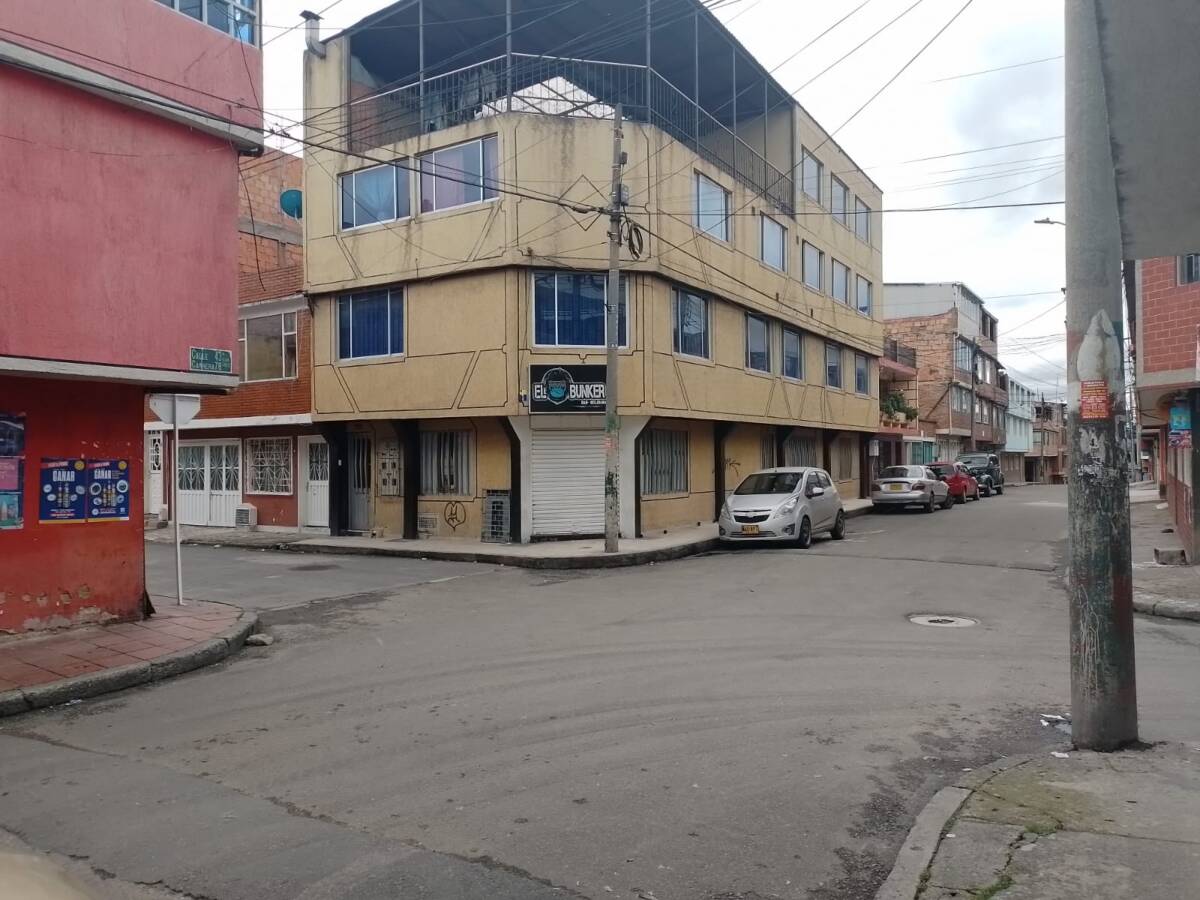 Dolor por la muerte de Fernando en Kennedy 2 Dolor por la muerte de Fernando en Kennedy A doña Damarys le arrebataron una parte de su vida cuando en medio de un hecho de intolerancia un sujeto le clavó dos puñaladas a su hijo mayor, Fernando Jérez Peña, y le causó la muerte.