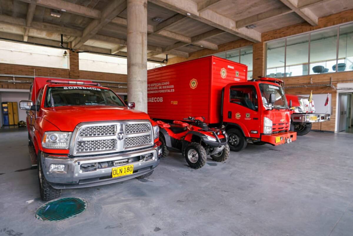 Le robaron los equipos a los Bomberos mientras atendían una emergencia Mientras el Cuerpo de Bomberos de Tabio, en Cundinamarca, atendía una emergencia en la noche de este martes y la madrugada de este miércoles, unos pillos se les robaron varios elementos y equipos de la estación.