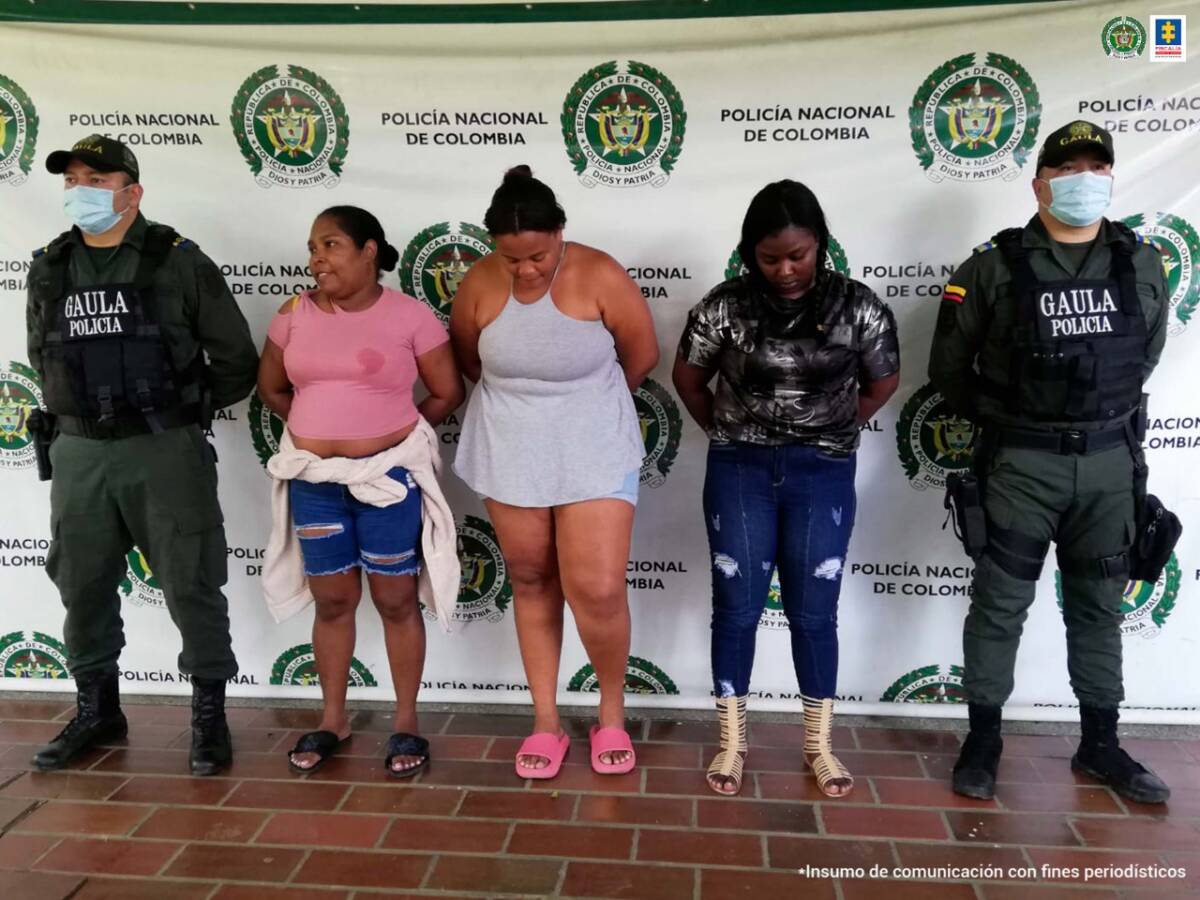 Cayeron seis bandas delincuenciales dedicadas al hurto en Bogotá La delincuencia no da tregua en la capital y cada vez se presentan más hurtos en diferentes sectores, hechos que tienen conmocionados a los ciudadanos, quienes vienen pidiéndole a las autoridades realizar más controles y mejorar las labores de patrullaje.