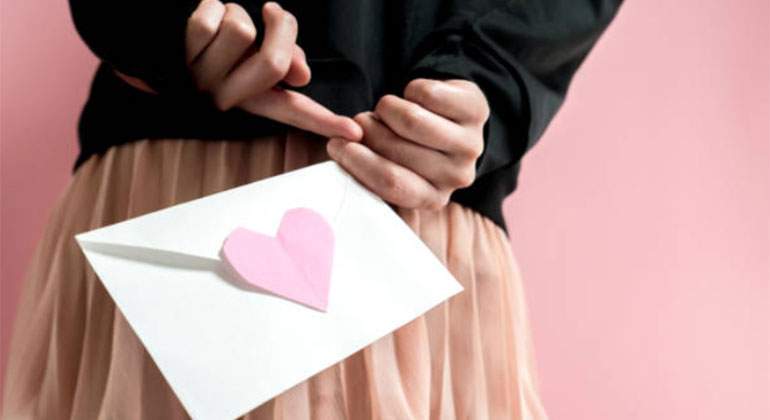 ¿Ya le compró el regalo a su mamá? vea algunos consejitos Eso la hará sentirse renovada y con mucha vitalidad, pues qué mamá no le gustaría que la atiendan, cómo ella lo hace con sus hijos, además de que todas deberían tener un merecido descanso.